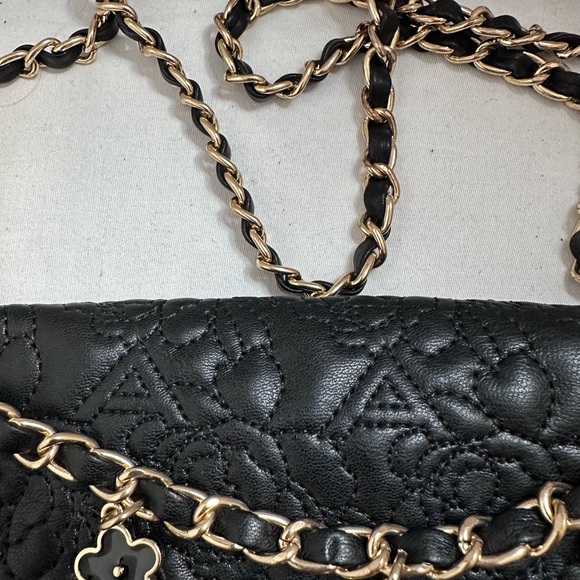 Aldo Black Quilted Shoulder Bag with Gold Chain - Picture 3 of 13